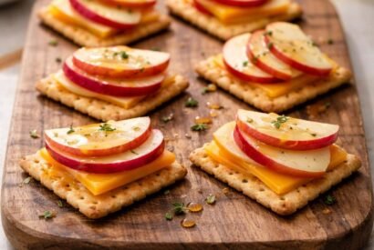 Thumbnail for 5-Minute Cheddar Apple Appetizer Bites
